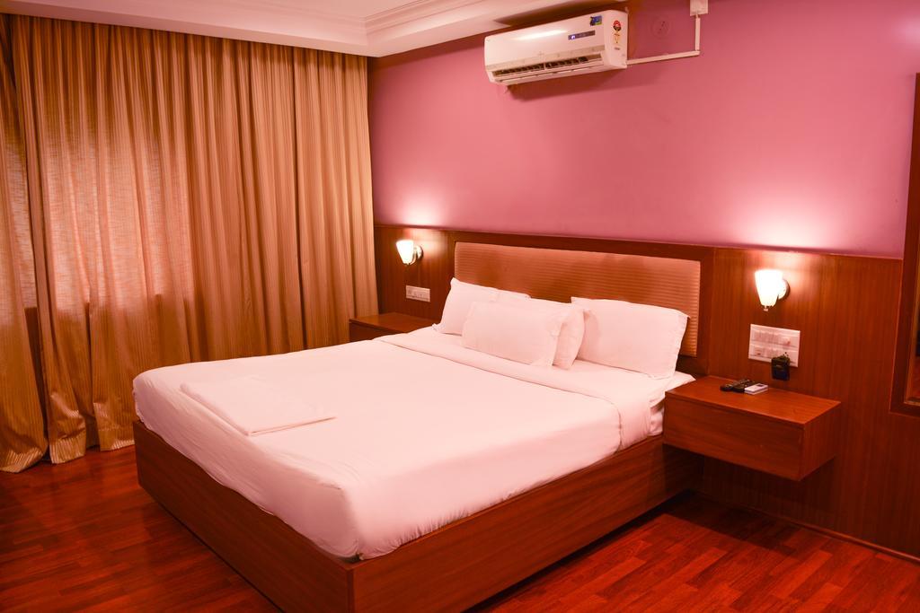 Serene Boutique Hotel Bangalore Exterior foto